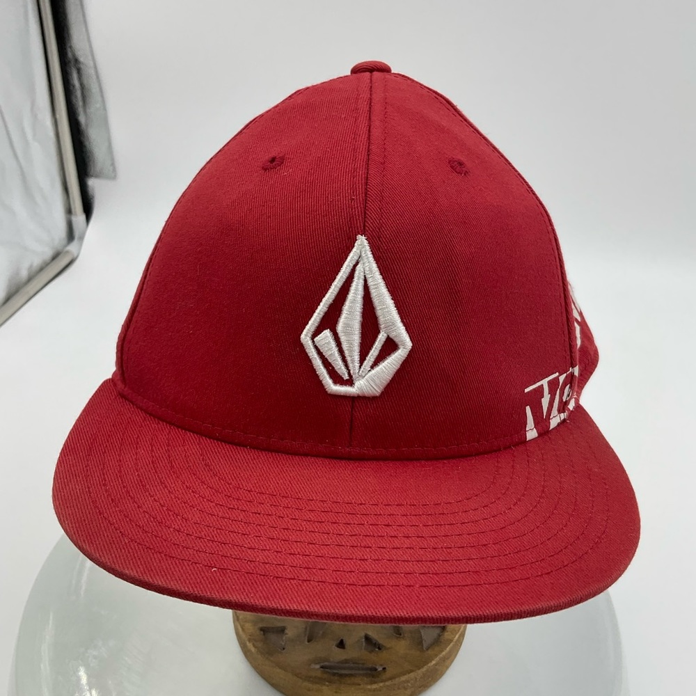 Volcom 210 Fitted by Flexfit red hat size 6 7/8- 7 1/4